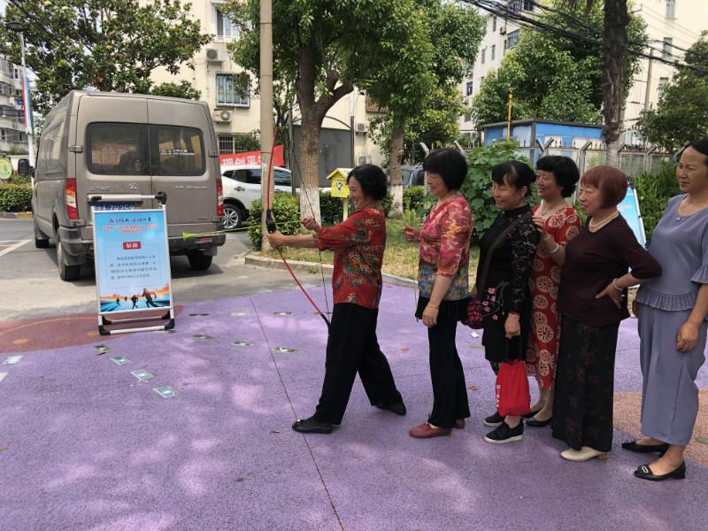 上海市社區(qū)<a href=http://www.cnzcn.net.cn target=_blank class=infotextkey>健身</a>俱樂(lè)部