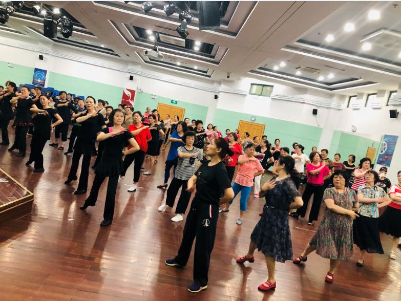 上海市社區<a href=http://www.cnzcn.net.cn target=_blank class=infotextkey>健身</a>俱樂部