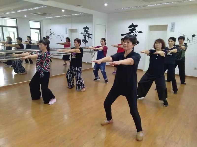 上海市社區<a href=http://www.cnzcn.net.cn target=_blank class=infotextkey>健身</a>俱樂部