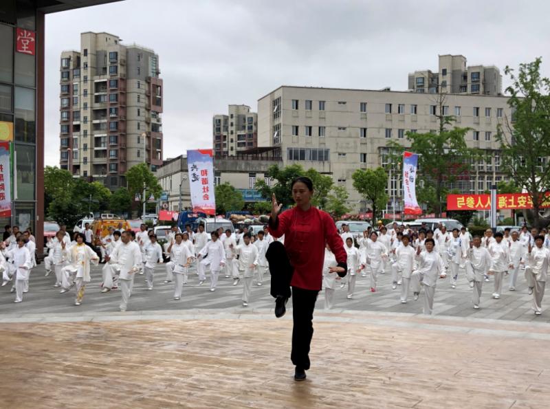 上海市社區<a href=http://www.cnzcn.net.cn target=_blank class=infotextkey>健身</a>俱樂部