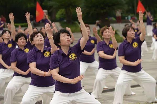 上海市社區(qū)<a href=http://www.cnzcn.net.cn target=_blank class=infotextkey>健身</a>俱樂部