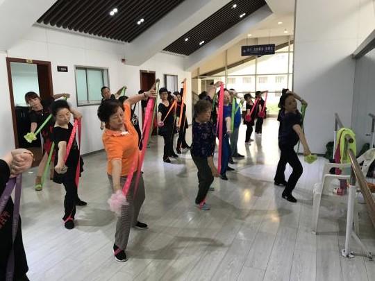 上海市社區<a href=http://www.cnzcn.net.cn target=_blank class=infotextkey>健身</a>俱樂部