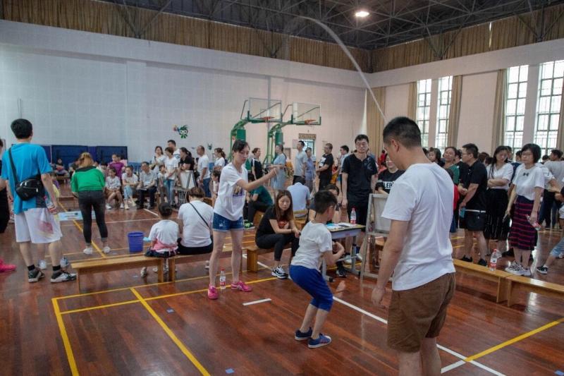 上海市社區<a href=http://www.cnzcn.net.cn target=_blank class=infotextkey>健身</a>俱樂部