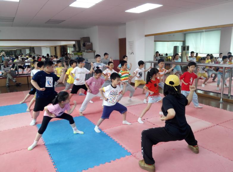 上海市社區<a href=http://www.cnzcn.net.cn target=_blank class=infotextkey>健身</a>俱樂部