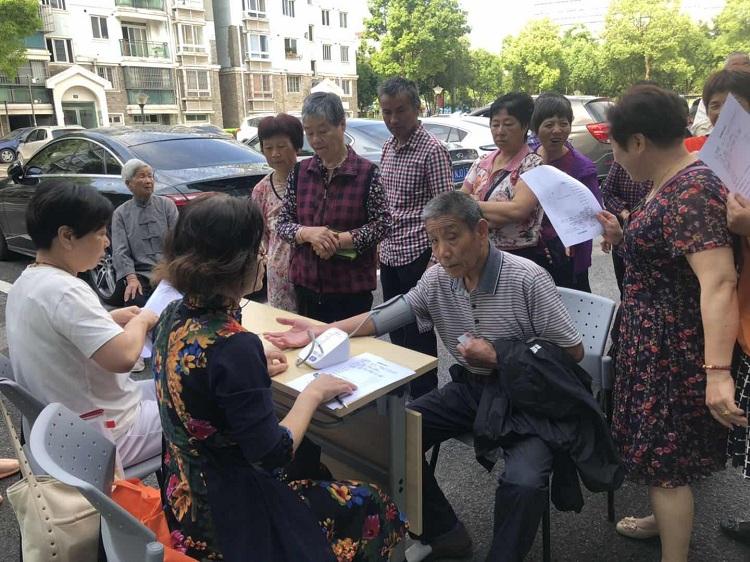 上海市社區<a href=http://www.cnzcn.net.cn target=_blank class=infotextkey>健身</a>俱樂部