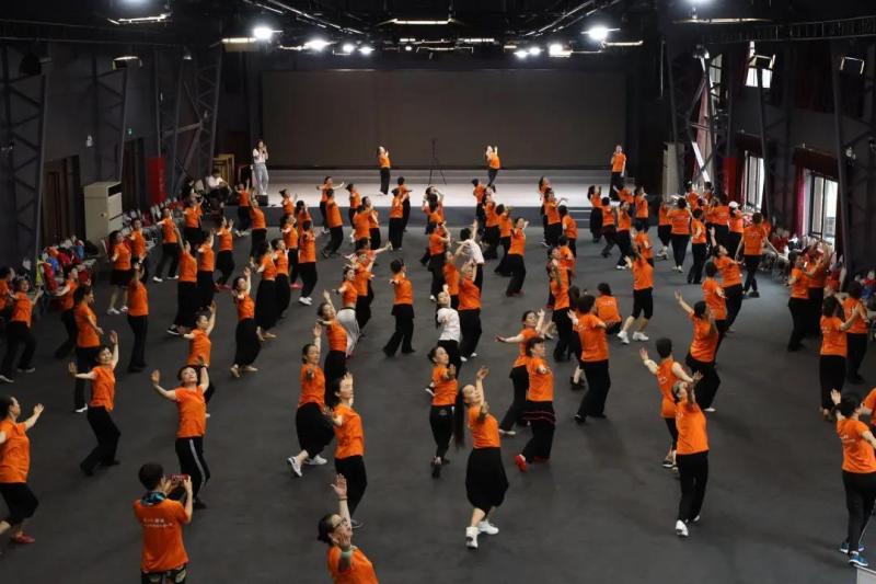 上海市社區<a href=http://www.cnzcn.net.cn target=_blank class=infotextkey>健身</a>俱樂部