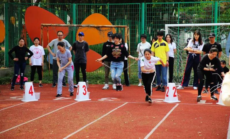 上海市社區<a href=http://www.cnzcn.net.cn target=_blank class=infotextkey>健身</a>俱樂部