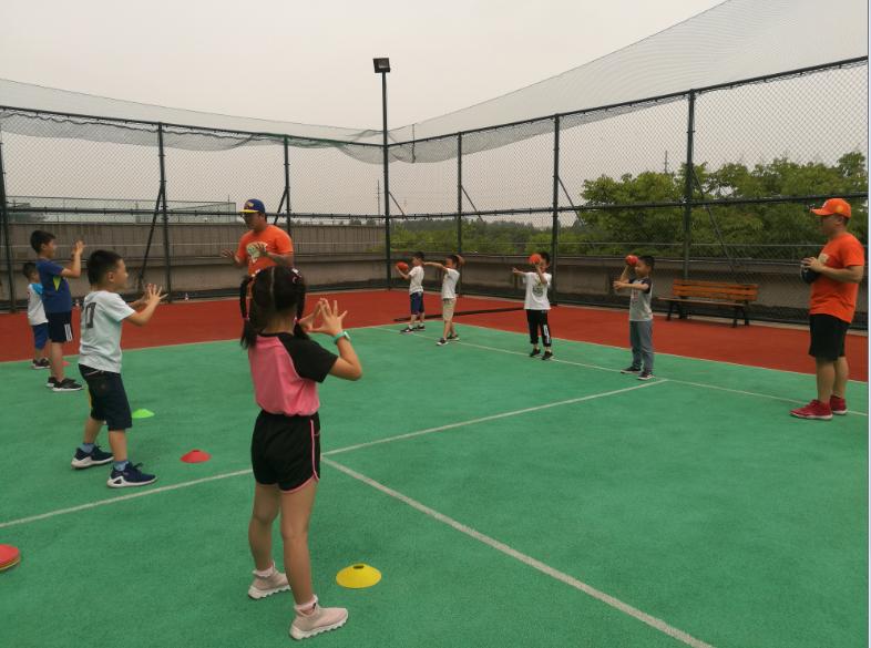 上海市社區<a href=http://www.cnzcn.net.cn target=_blank class=infotextkey>健身</a>俱樂部