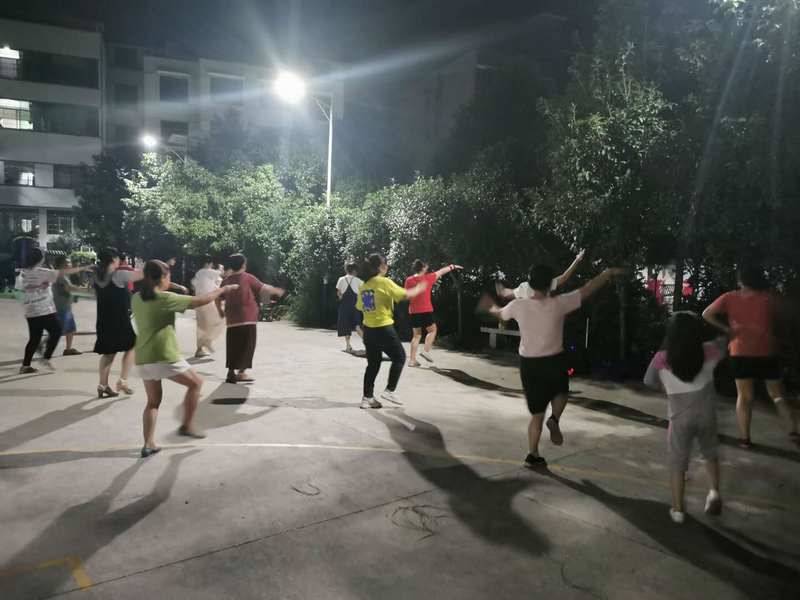 公益體彩在你身邊:邵陽雨溪社區——搭起老百姓身邊的<a href=http://www.cnzcn.net.cn target=_blank class=infotextkey>健身</a>廣場 公益體彩在你身邊:邵陽雨溪社區——搭起老百姓身邊的<a href=http://www.cnzcn.net.cn target=_blank class=infotextkey>健身</a>廣場