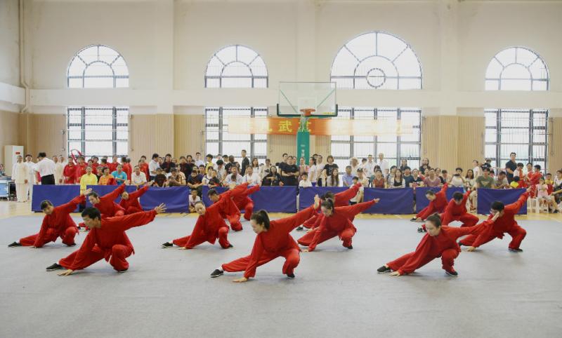 上海市社區<a href=http://www.cnzcn.net.cn target=_blank class=infotextkey>健身</a>俱樂部