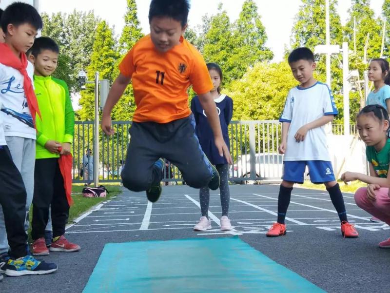 上海市社區<a href=http://www.cnzcn.net.cn target=_blank class=infotextkey>健身</a>俱樂部