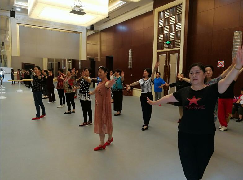 上海市社區<a href=http://www.cnzcn.net.cn target=_blank class=infotextkey>健身</a>俱樂部