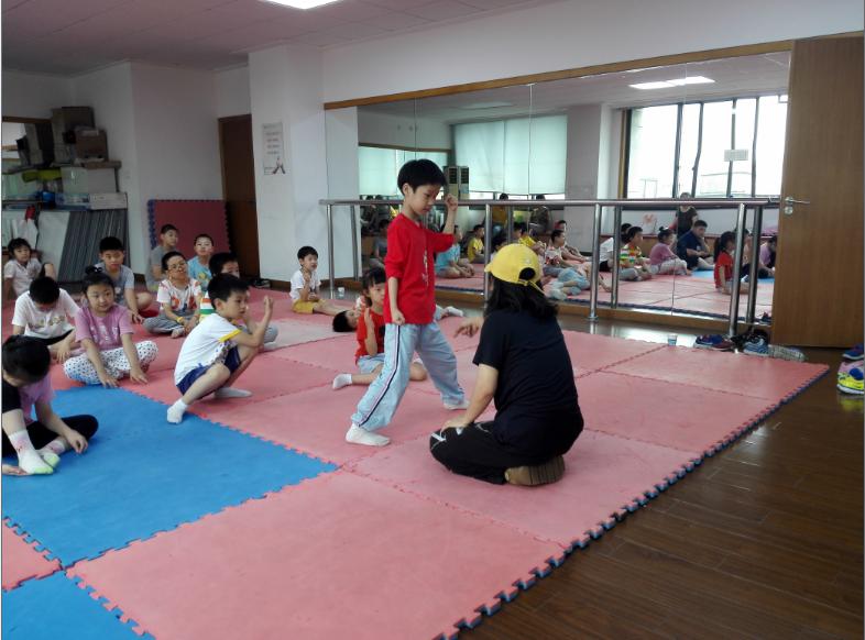 上海市社區<a href=http://www.cnzcn.net.cn target=_blank class=infotextkey>健身</a>俱樂部