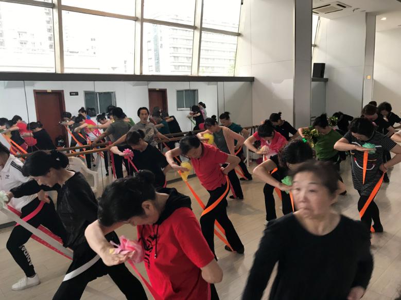 上海市社區<a href=http://www.cnzcn.net.cn target=_blank class=infotextkey>健身</a>俱樂部