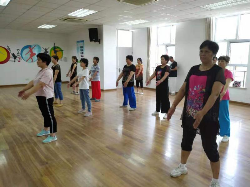 上海市社區<a href=http://www.cnzcn.net.cn target=_blank class=infotextkey>健身</a>俱樂部