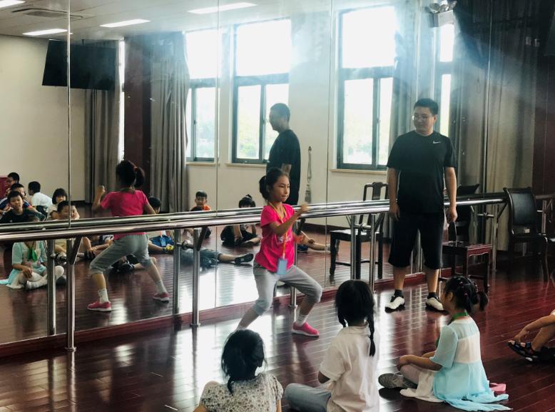 上海市社區<a href=http://www.cnzcn.net.cn target=_blank class=infotextkey>健身</a>俱樂部