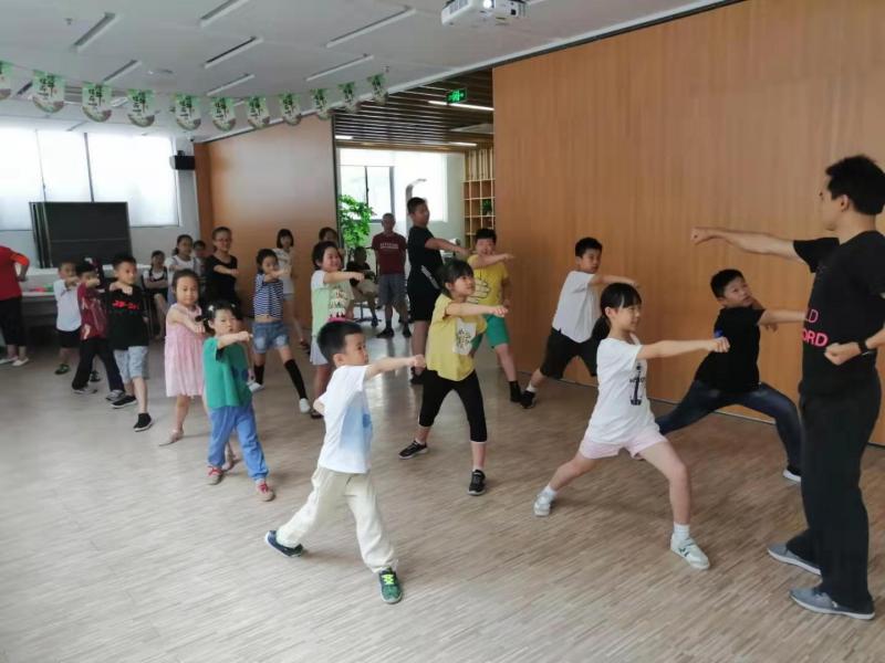 上海市社區<a href=http://www.cnzcn.net.cn target=_blank class=infotextkey>健身</a>俱樂部