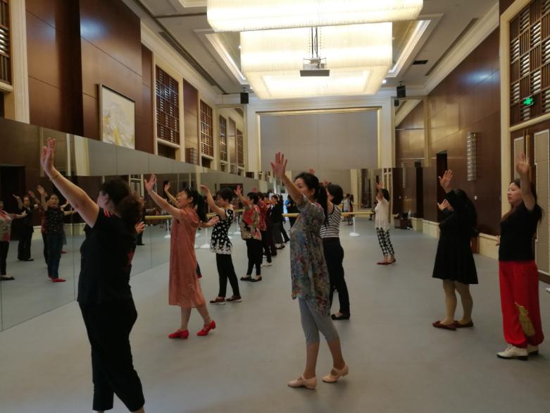 上海市社區<a href=http://www.cnzcn.net.cn target=_blank class=infotextkey>健身</a>俱樂部