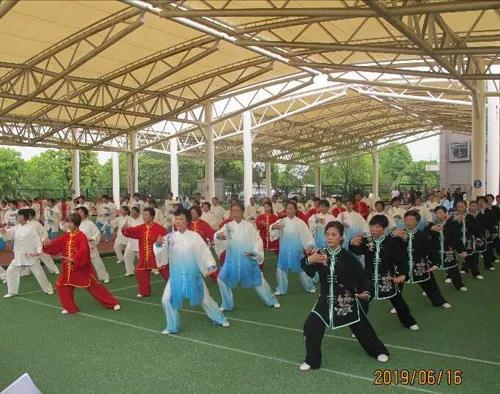 上海市社區(qū)<a href=http://www.cnzcn.net.cn target=_blank class=infotextkey>健身</a>俱樂部