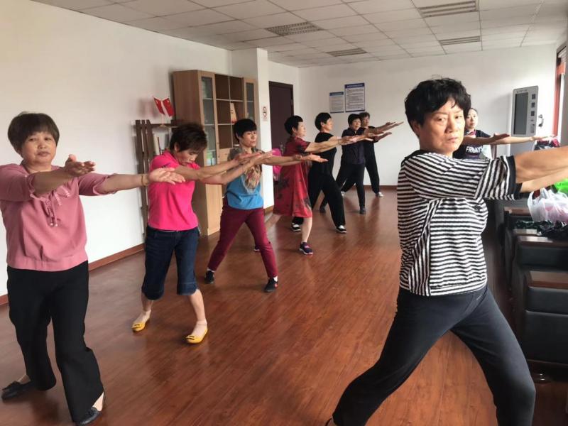 上海市社區<a href=http://www.cnzcn.net.cn target=_blank class=infotextkey>健身</a>俱樂部