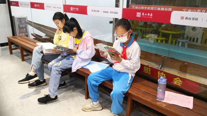 汲取榜樣力量，弘揚雷鋒精神