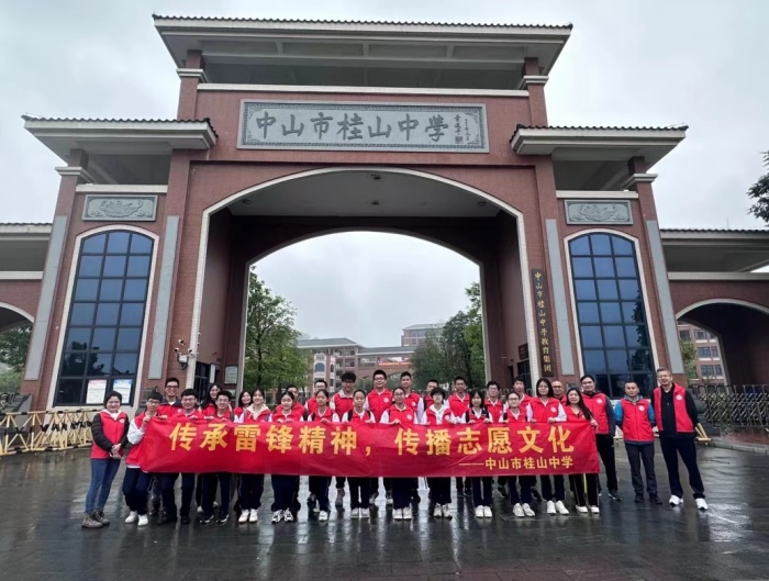 敬老養(yǎng)美德，鄉(xiāng)情滿人間