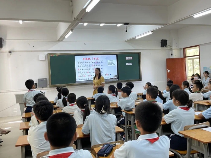 吟誦國學經(jīng)典，傳承中華文化