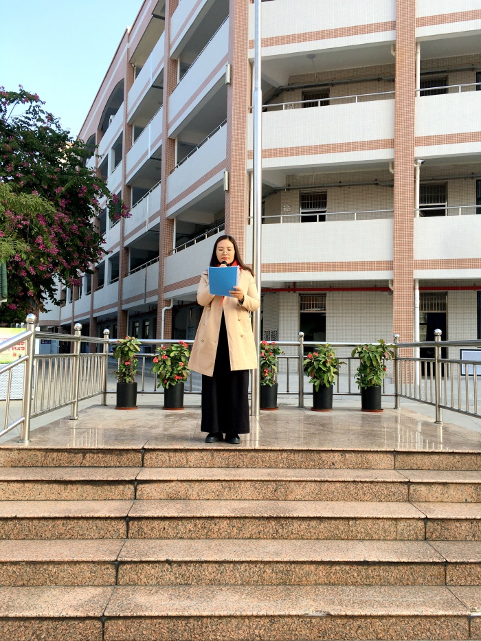 開發區第一小學：舉行“人道博愛，文明火炬”慈善萬人行捐款活動