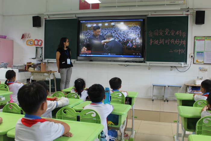 開發(fā)區(qū)第五小學(xué)開展 “愛黨愛國愛科學(xué)，爭做新時(shí)代好少年”主題班會(huì)