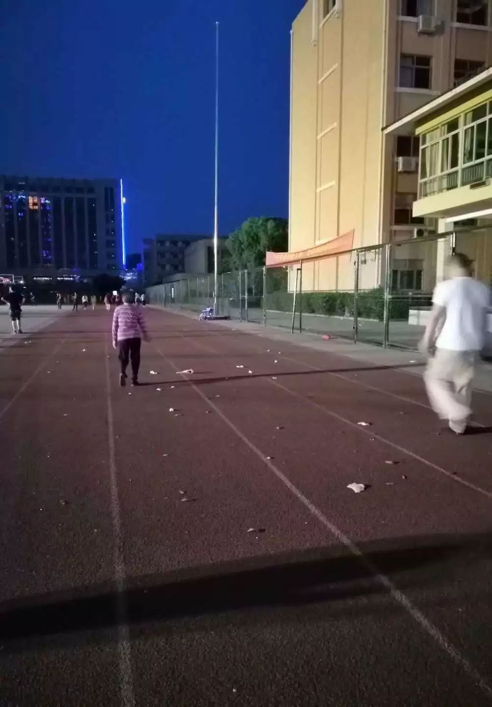 9所符合條件的城區學校的體育場地全部向社會開放。