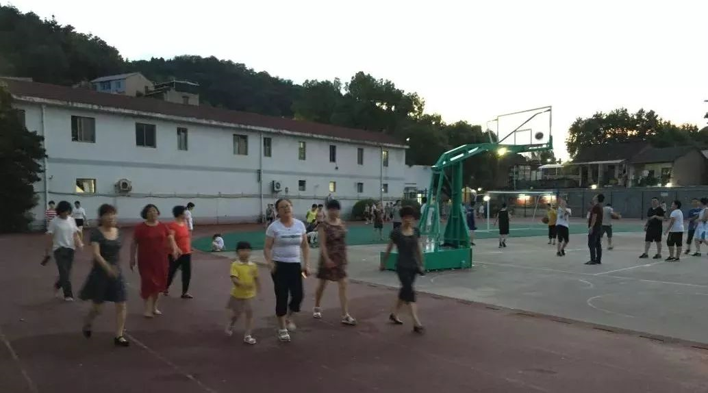 9所符合條件的城區學校的體育場地全部向社會開放。
