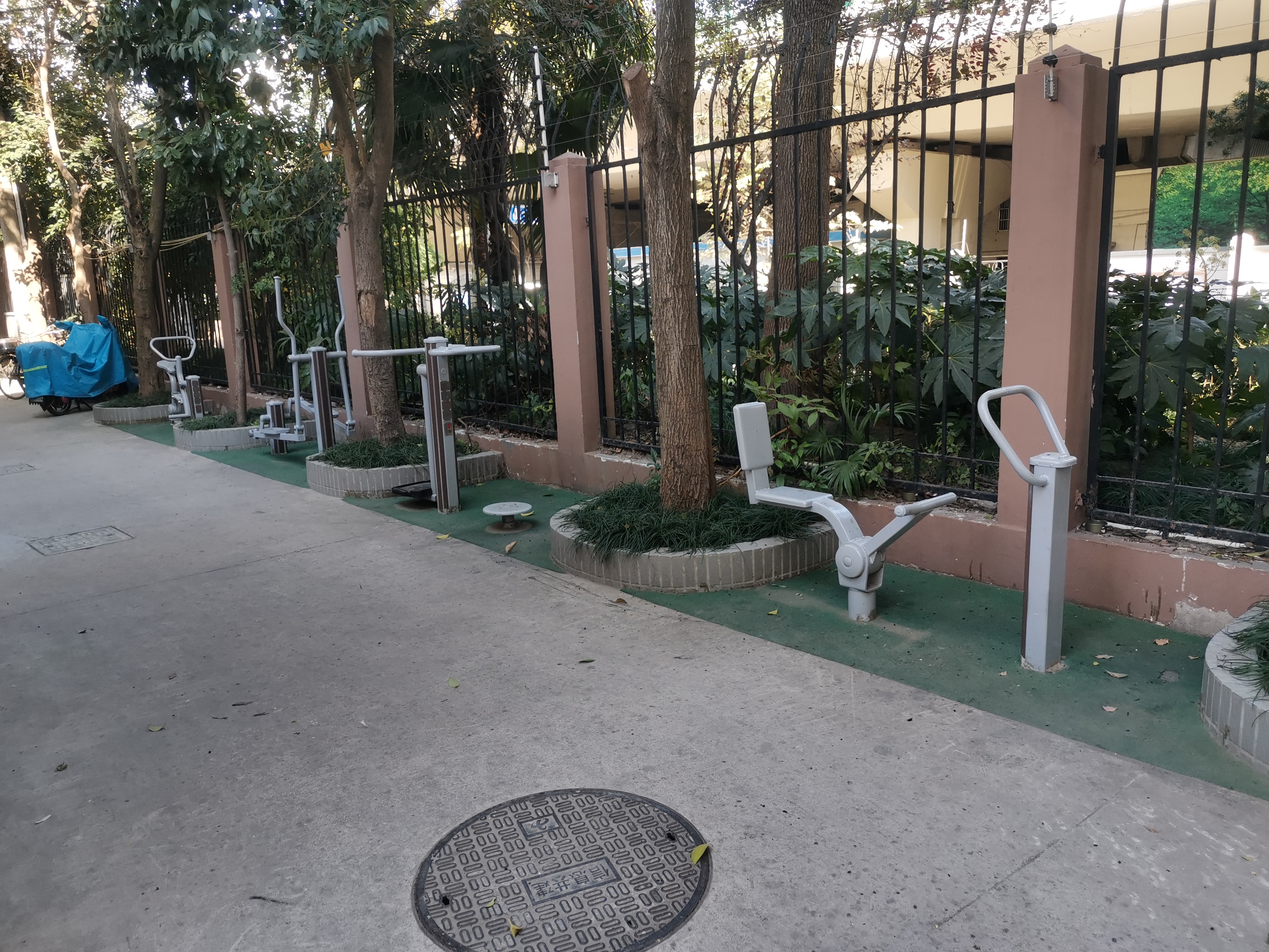 奉城鎮白衣聚村市民益智健身苑點