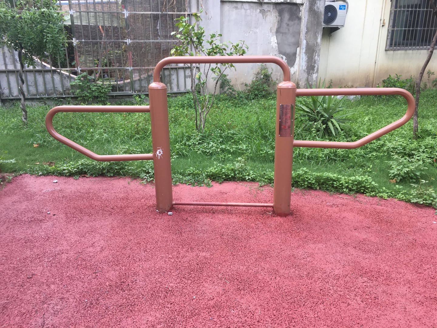 彈振壓腿器