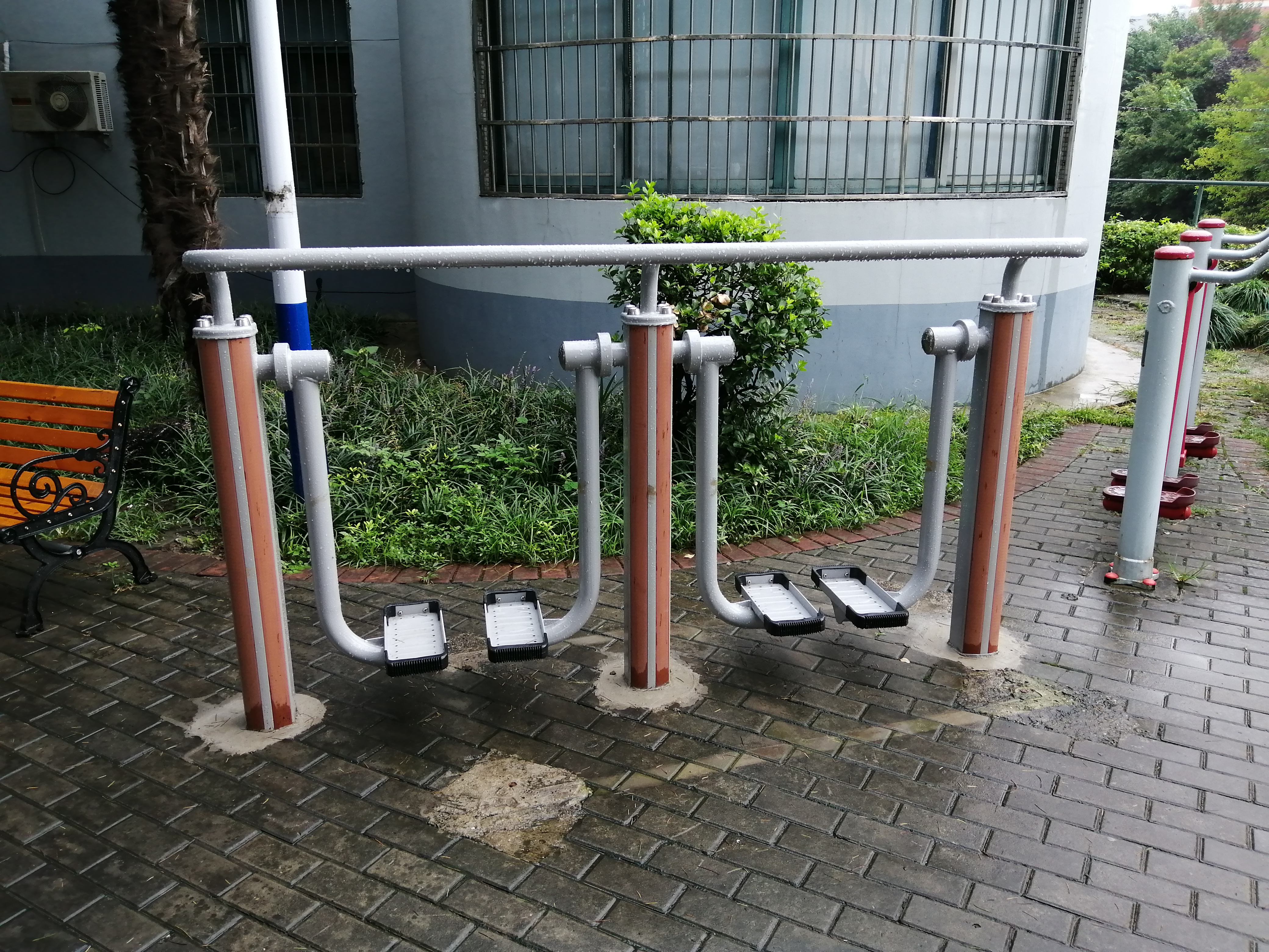 雙位太空漫步機
