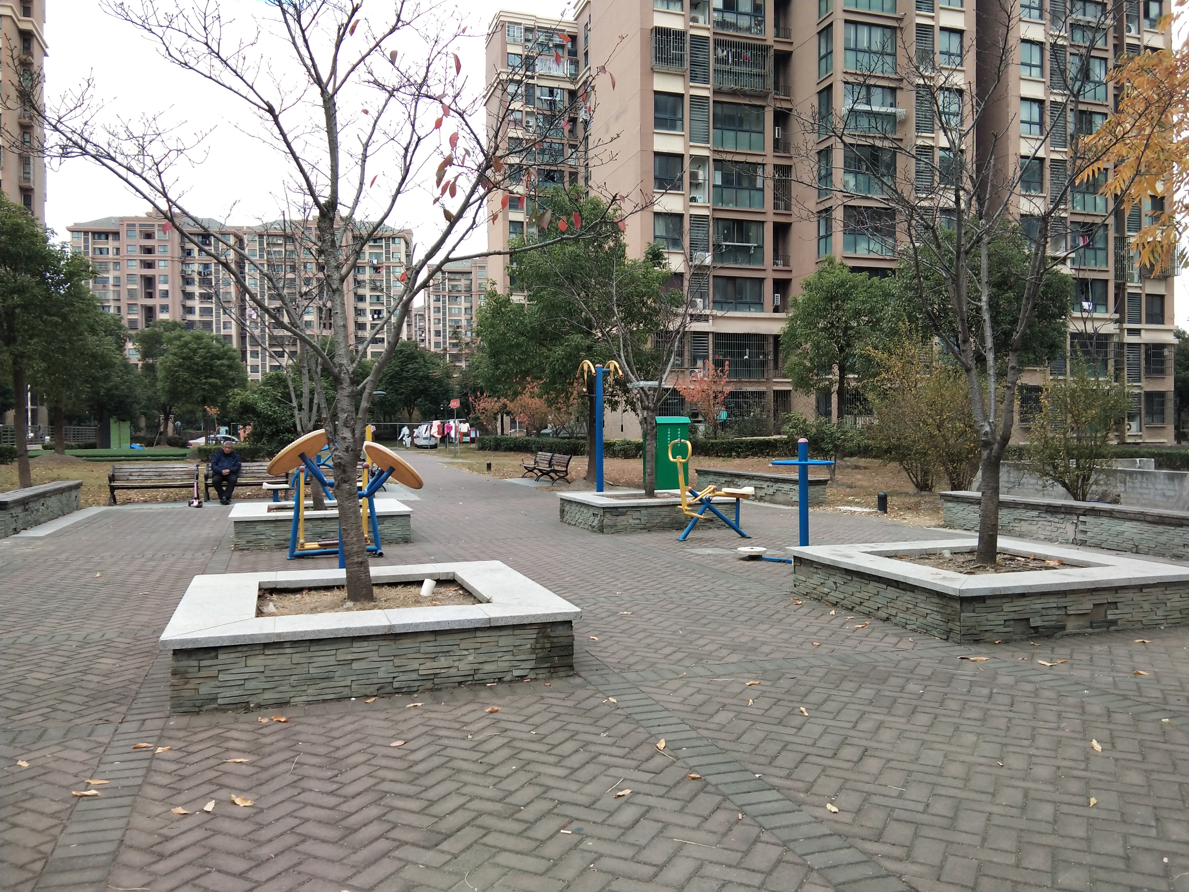 川迪一居心圓東苑健身苑點(diǎn)
