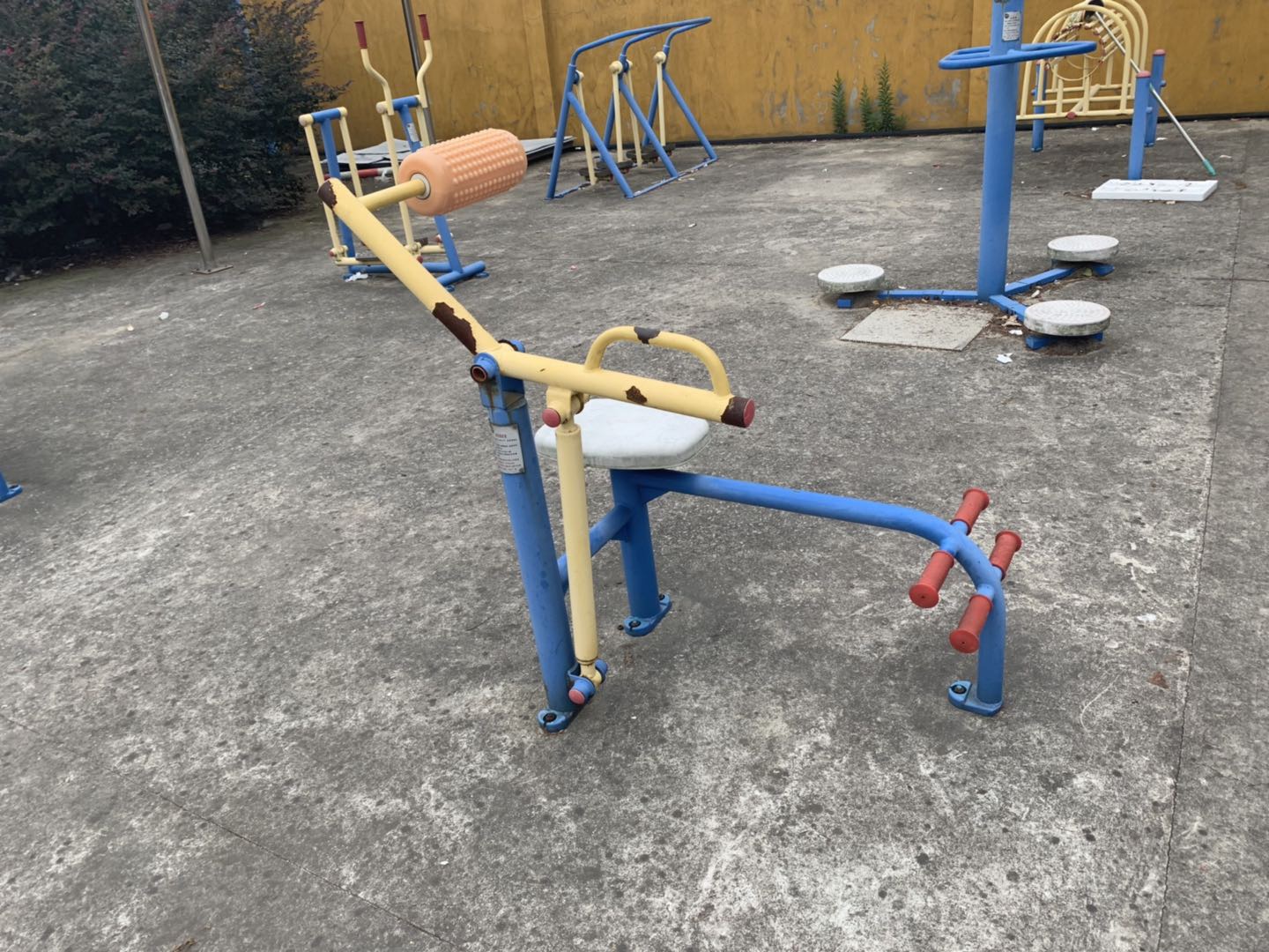 腹背鍛煉器