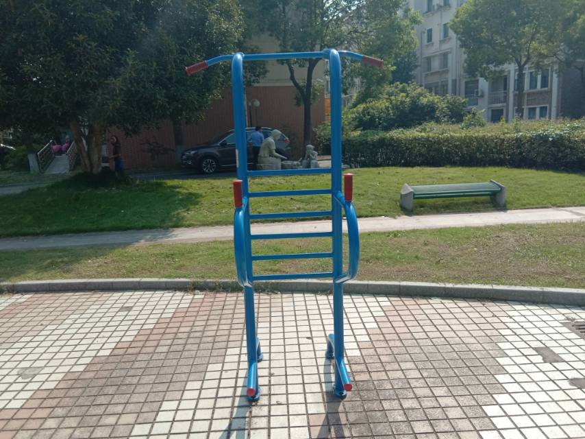 多功能訓練器