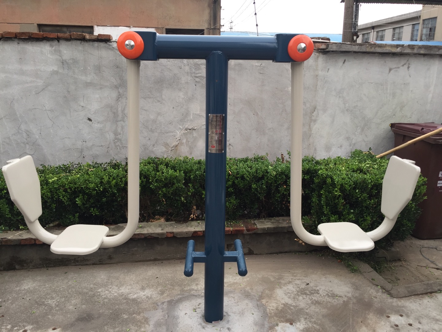 雙位坐蹬器