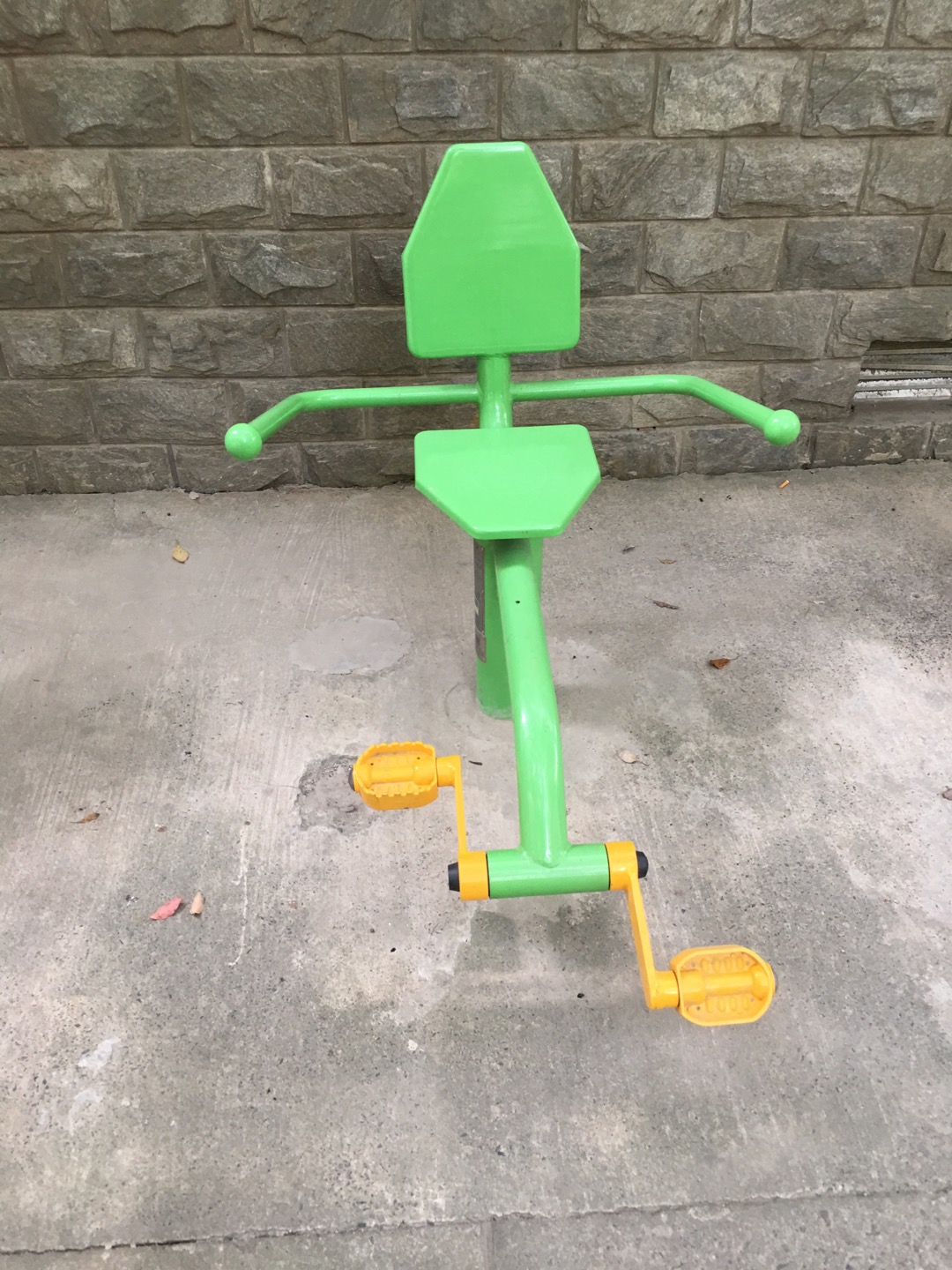 斜躺健身車