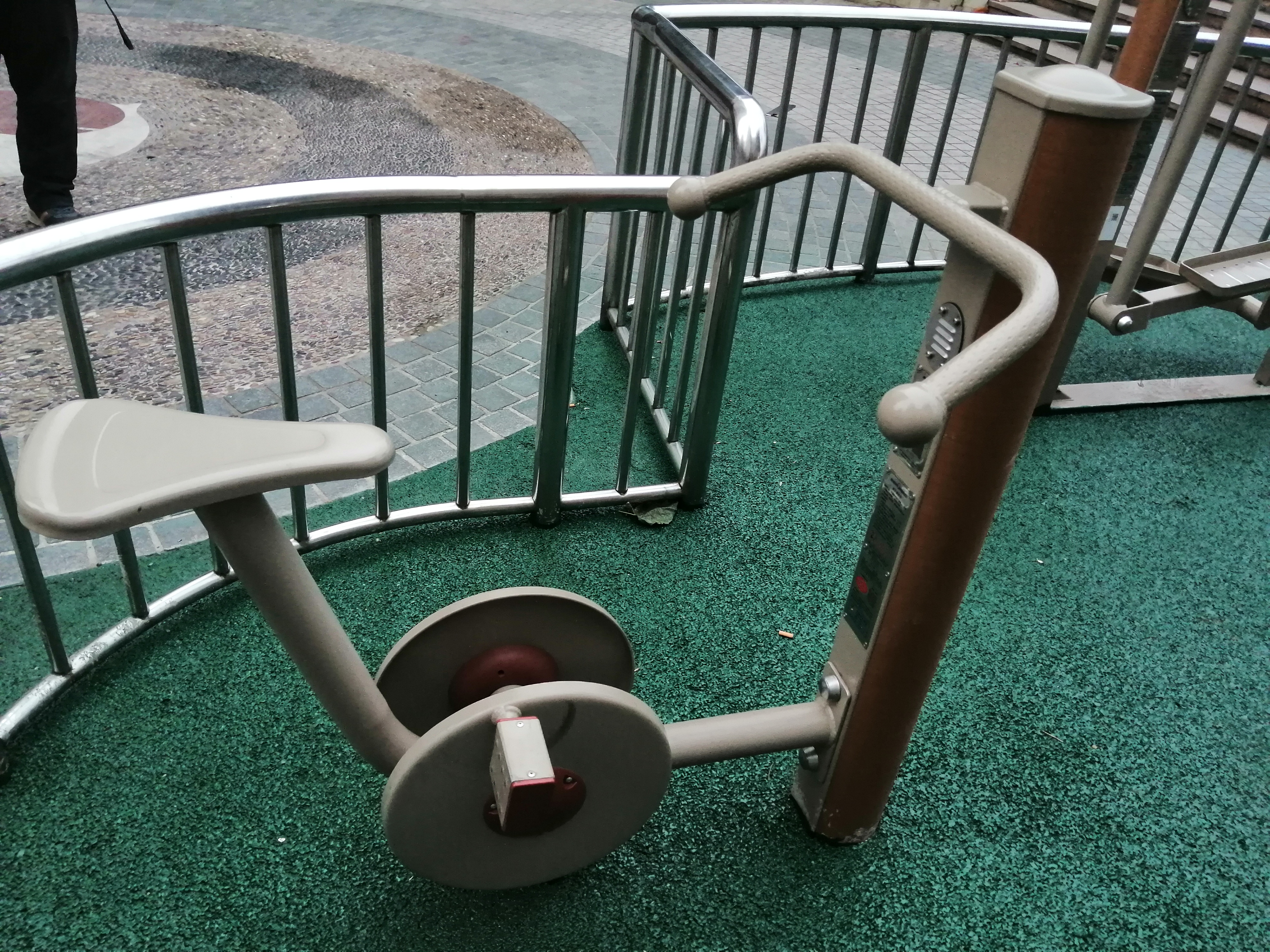 直立健身車