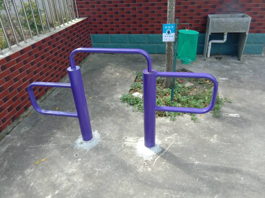 彈振壓腿器