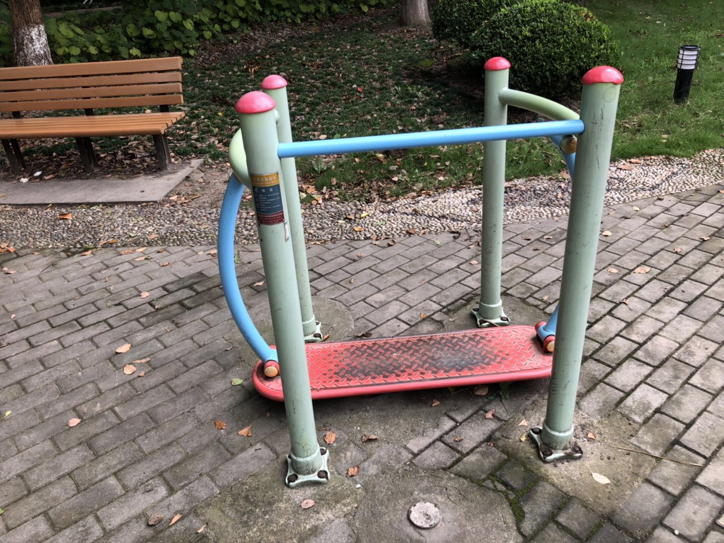 晃板健身器