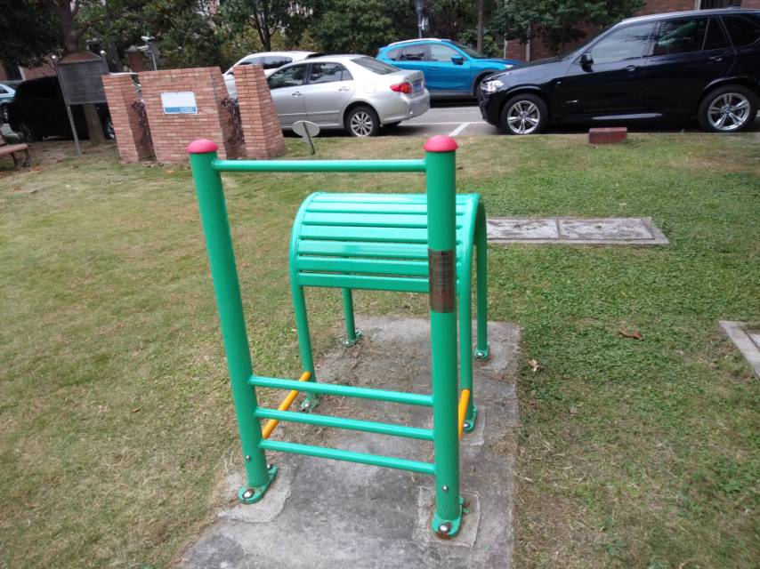 腰背伸展器