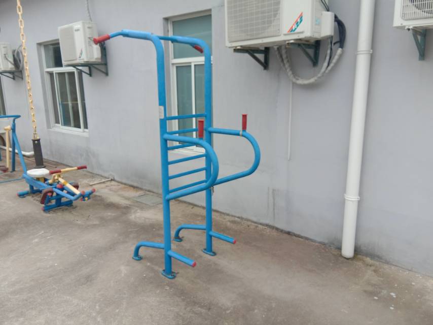 多功能訓練器