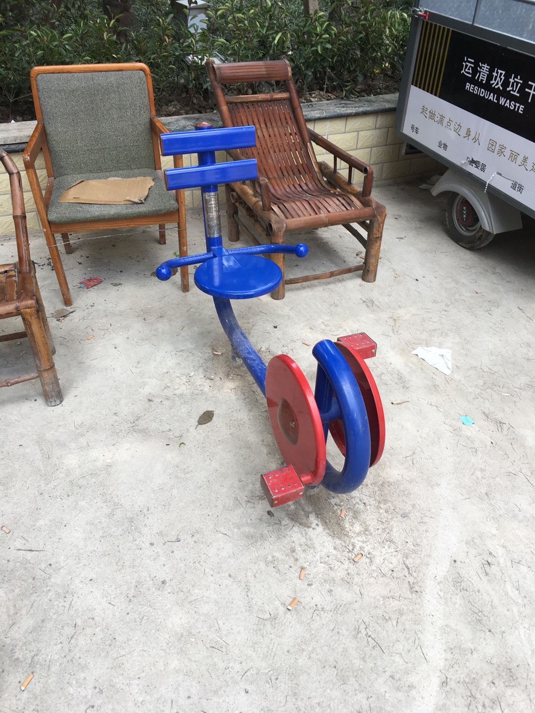 斜躺健身車