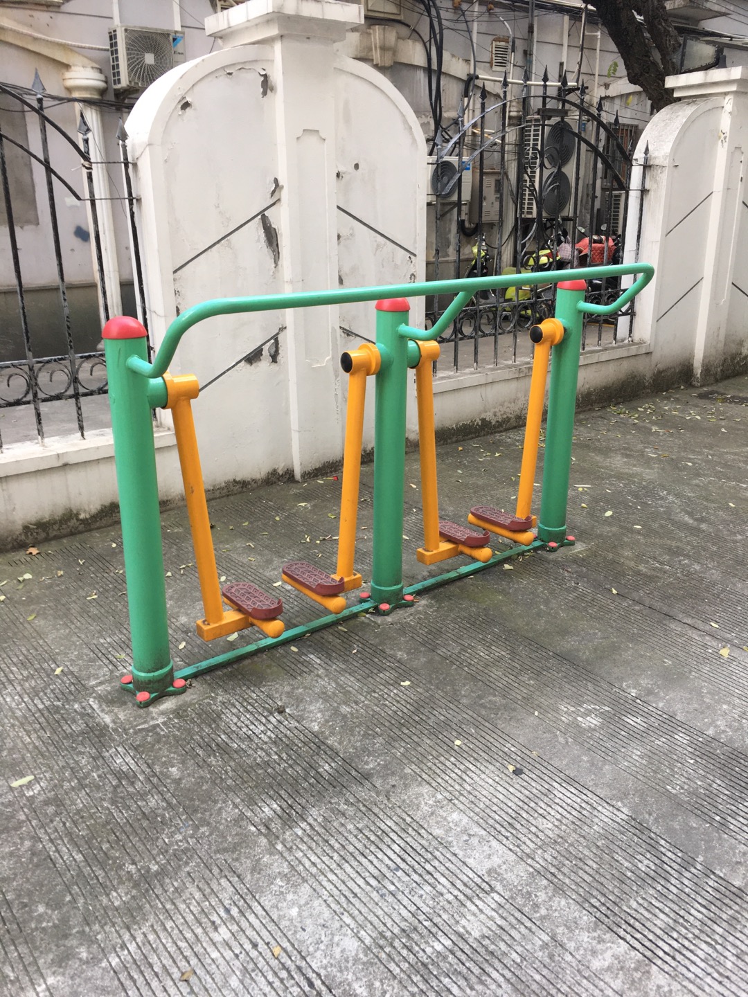 兩聯漫步機