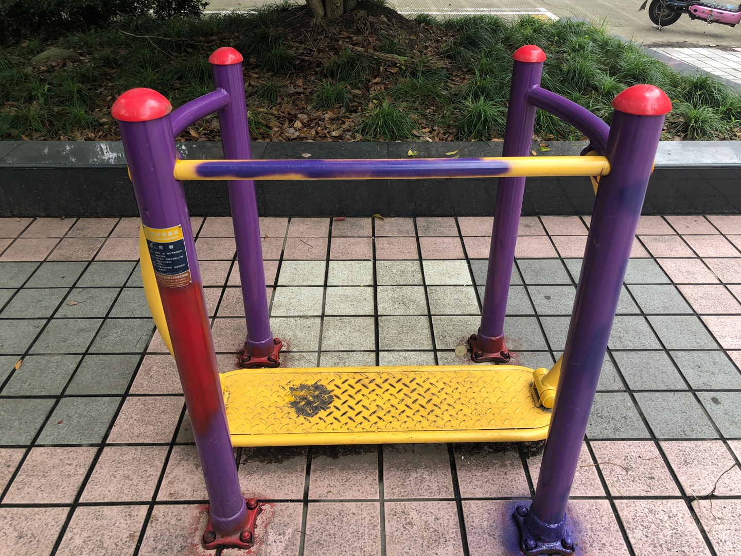 晃板健身器