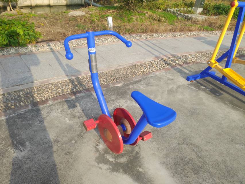 直立健身車