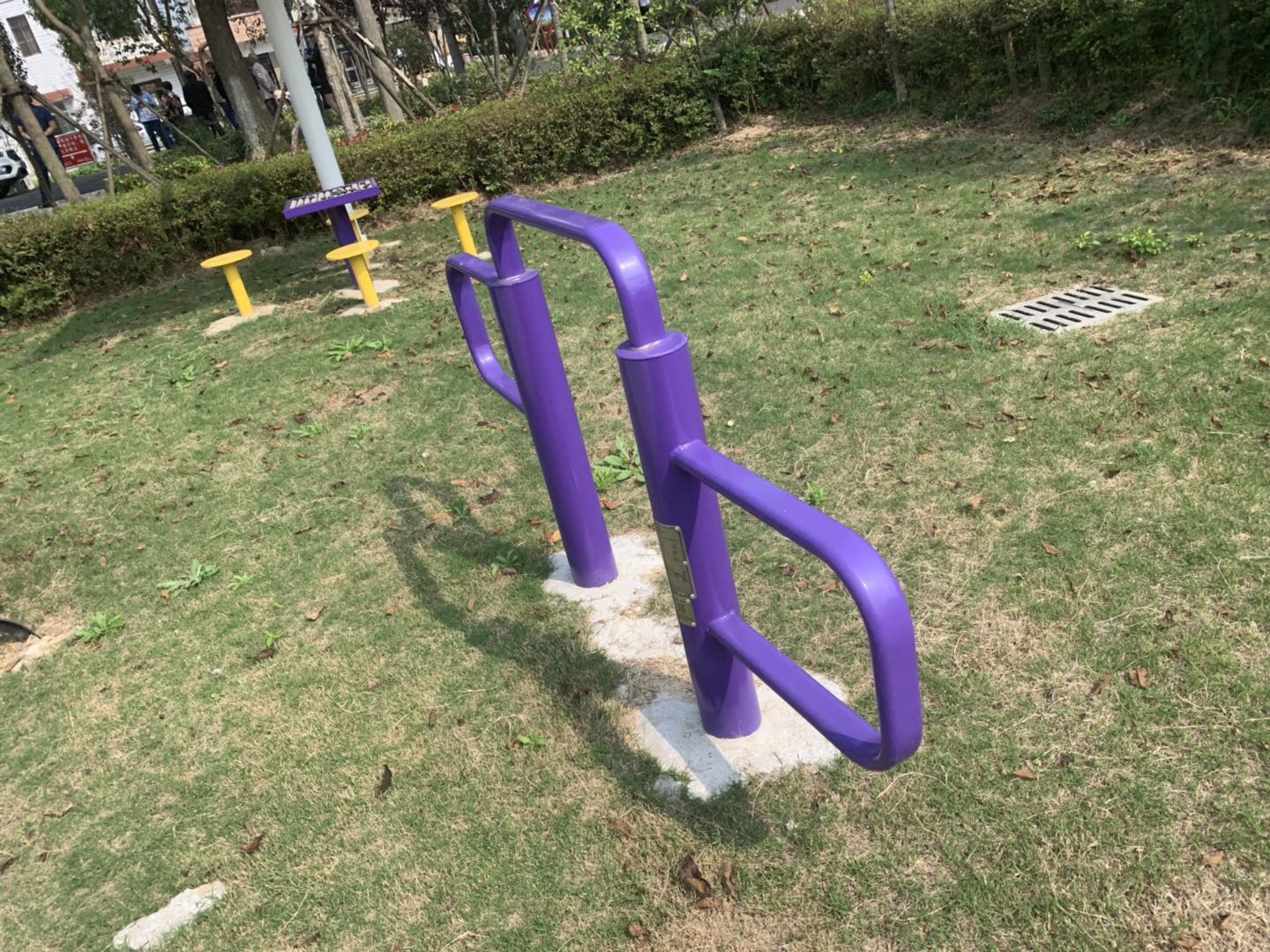 彈振壓腿器