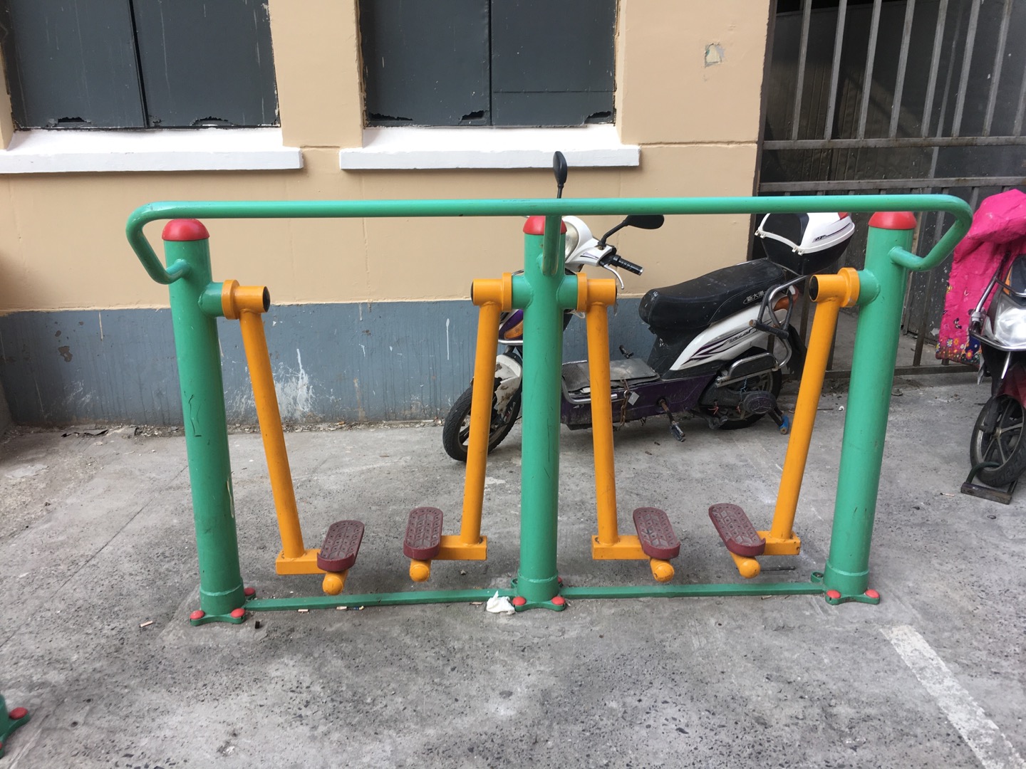 兩聯漫步機